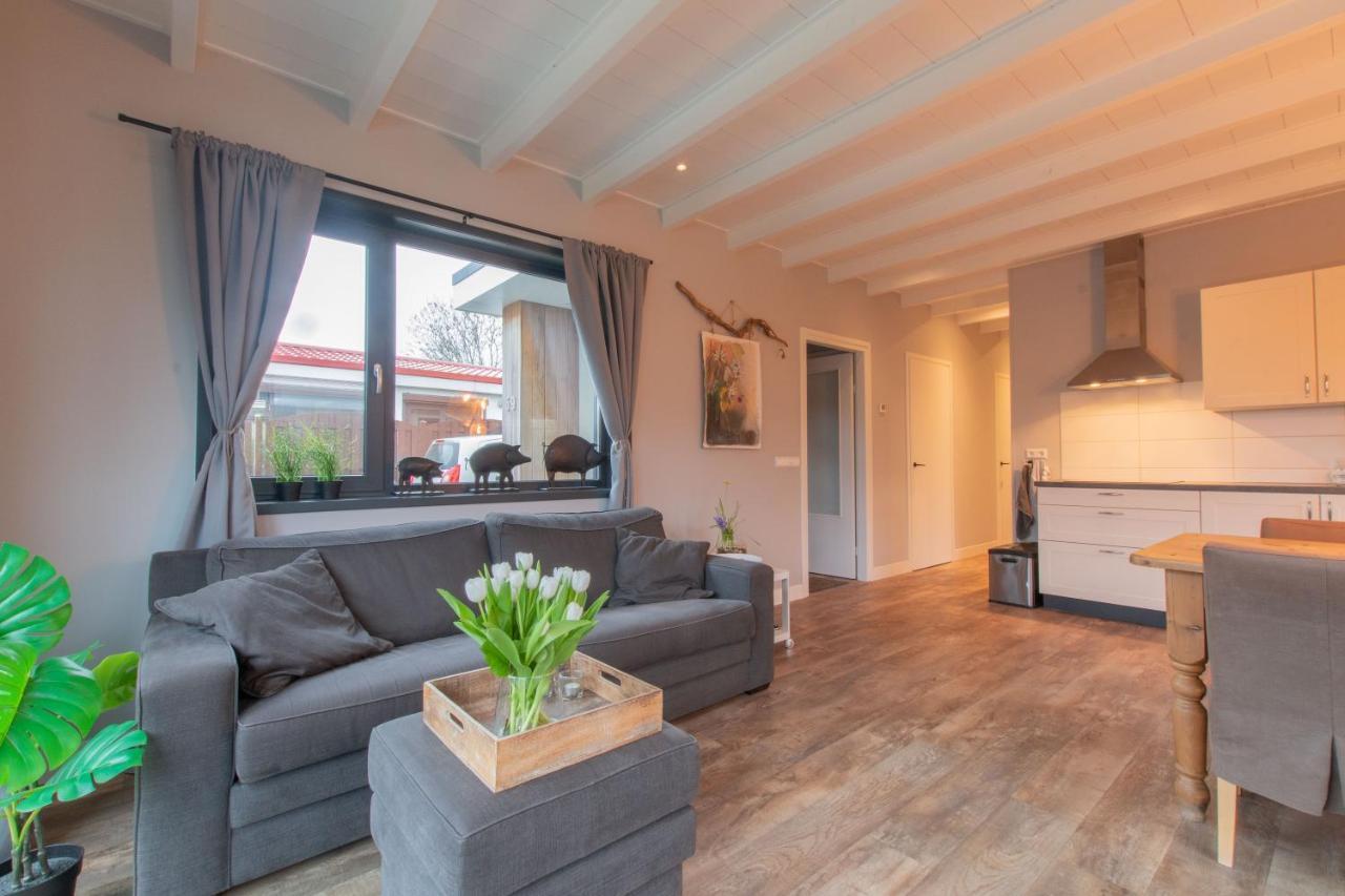 Stijlvol Ingerichte Bungalow In Baarland Exterior photo